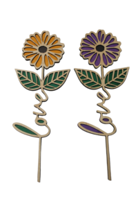 Virág, a szárában love felirattal